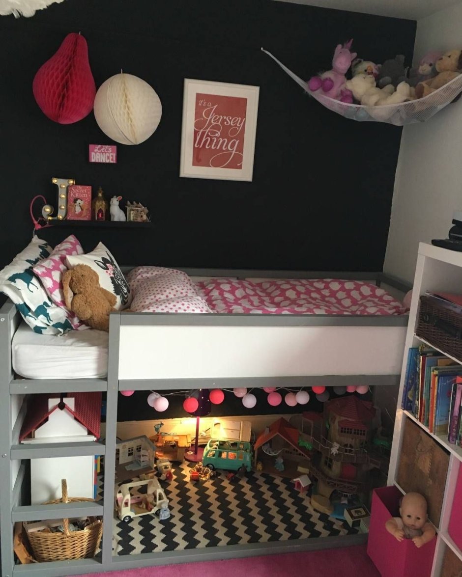 Кровать Кюра в интерьере для девочки