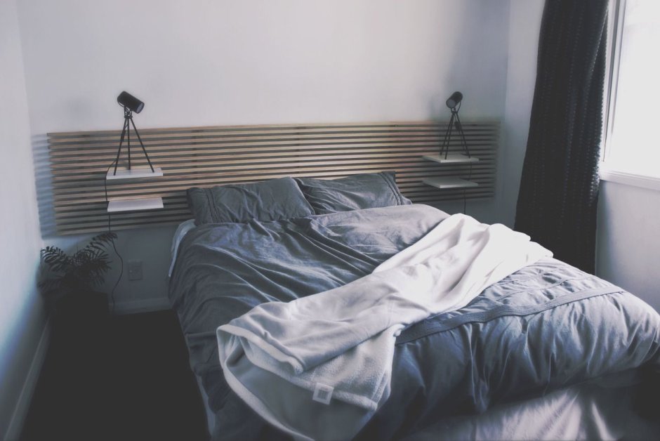 Незаправленная кровать Эстетика