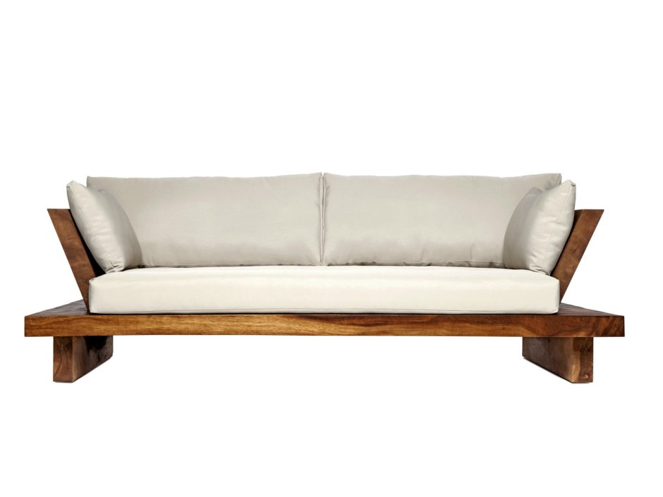 Деревянный диван с подушками