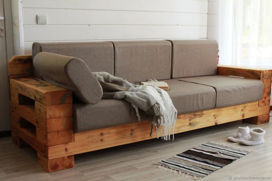 Деревянный диван для дачи