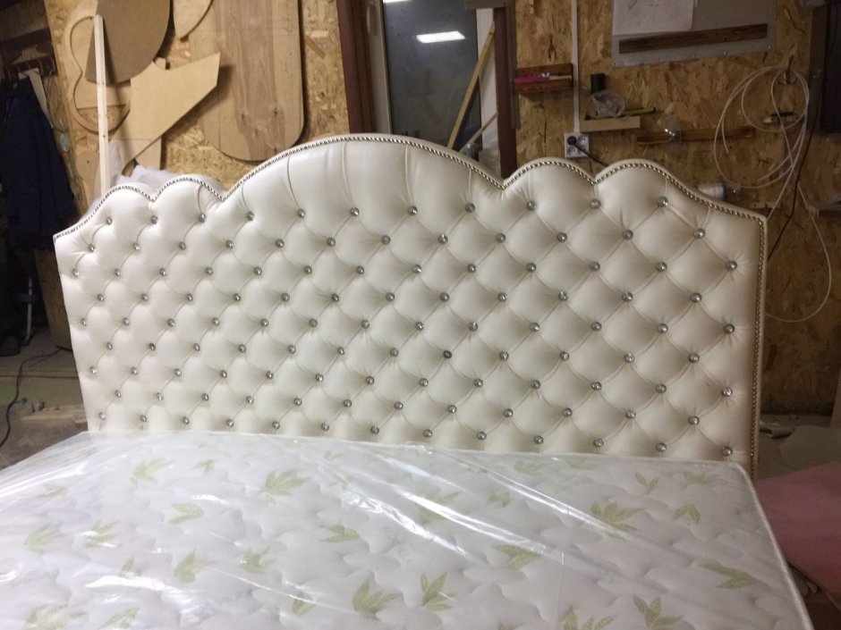 Кровать Виктория с каретной стяжкой квартет
