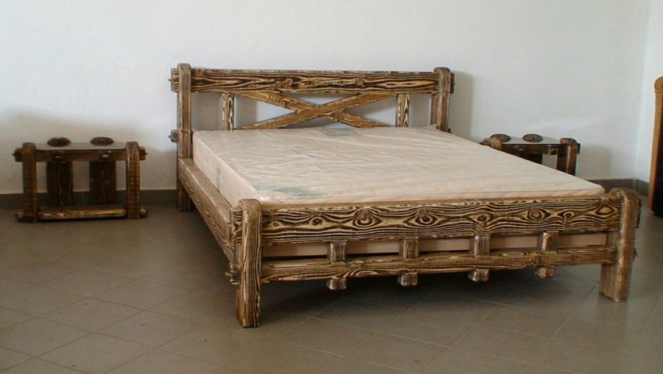Кровать из массива под старину с ковкой