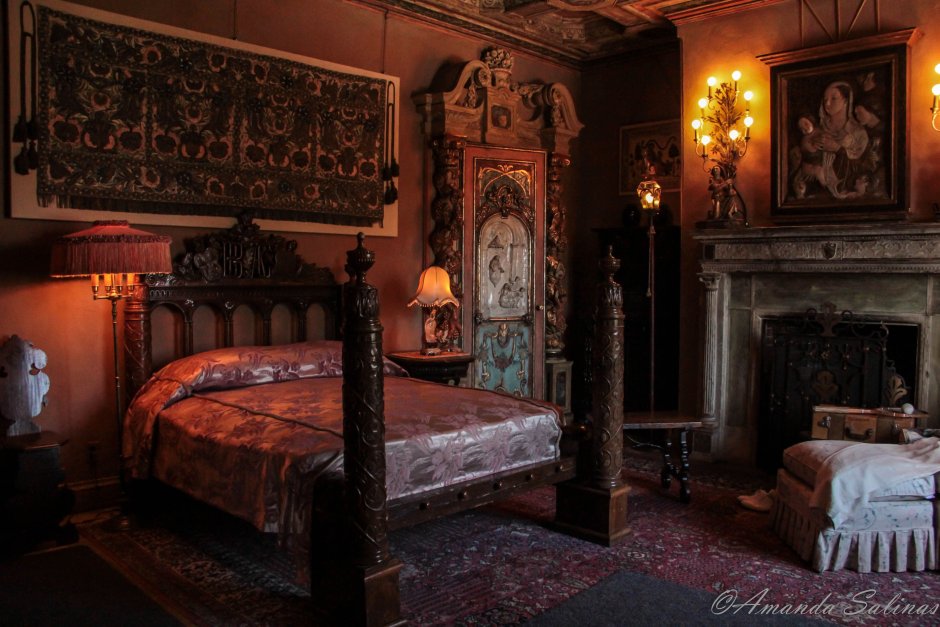 Королевская кровать с балдахином Готика