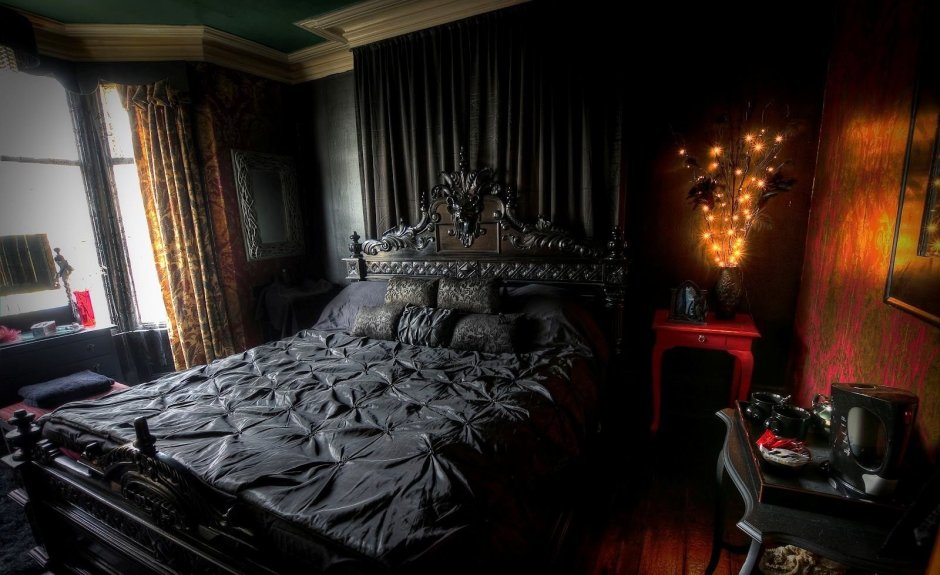 Готическая спальня