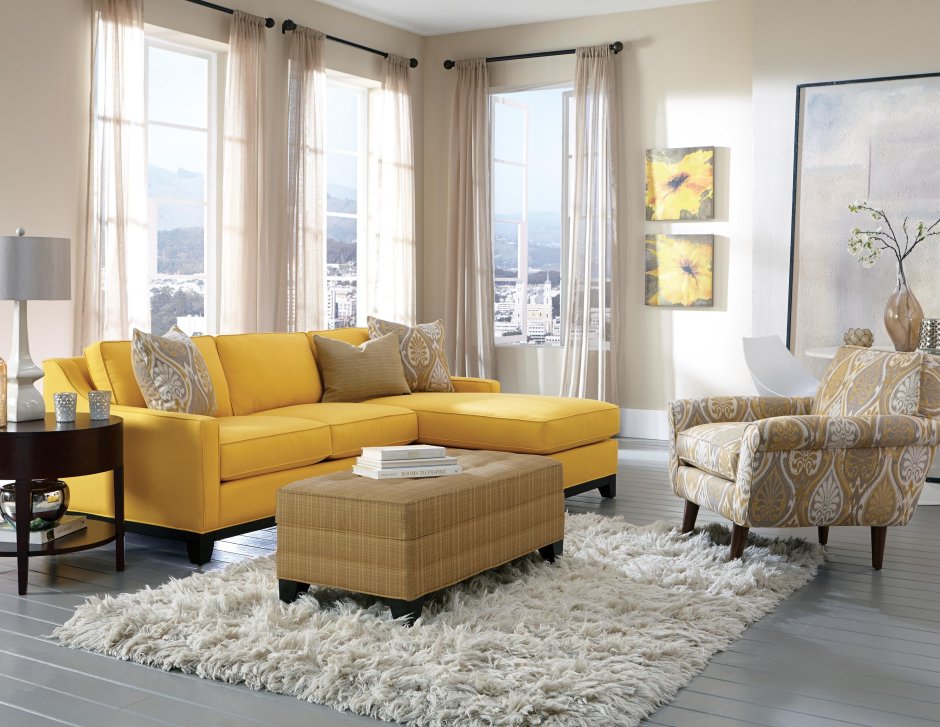 Желтый диван в интерьере