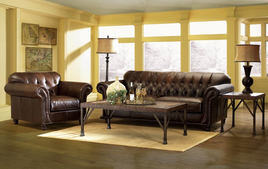Золотисто коричневый диван в интерьере