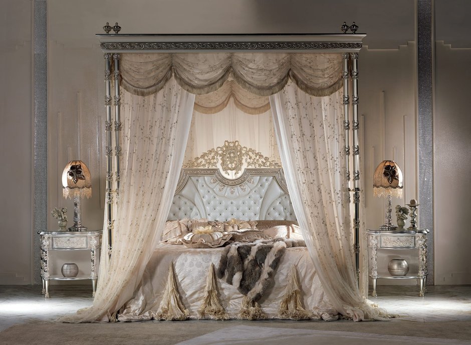 Королевская кровать с балдахином серебро