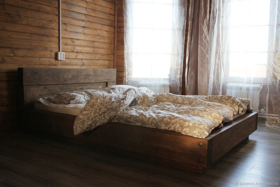 Кровать из бревен