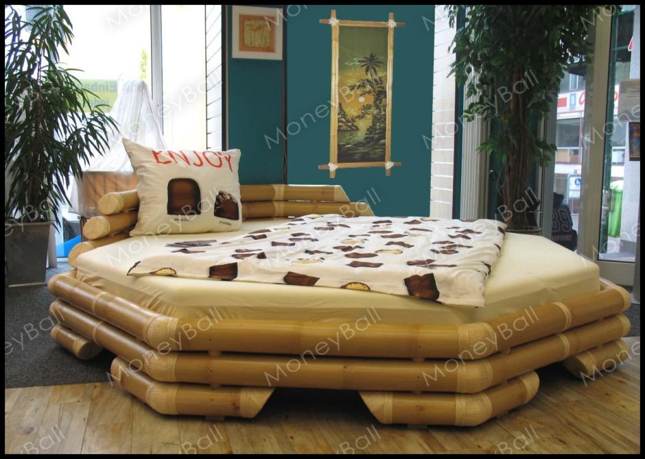 Кровать из рубленного дерева