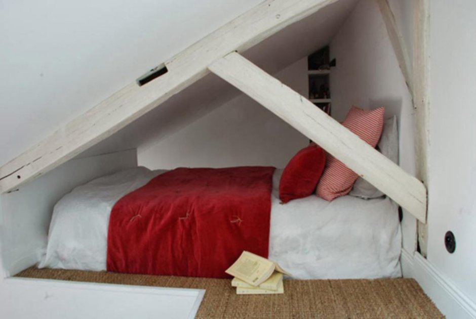 Встроенные кровати на чердаке