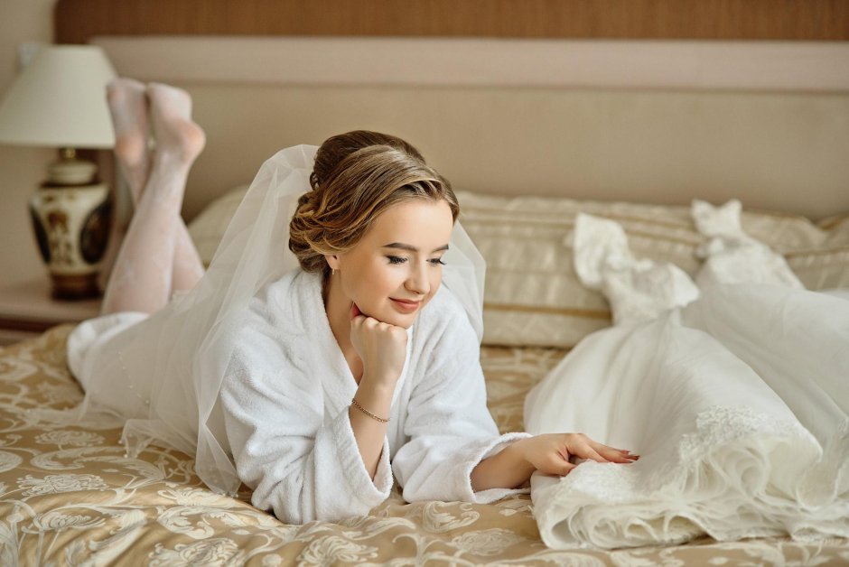 Невеста на кровати