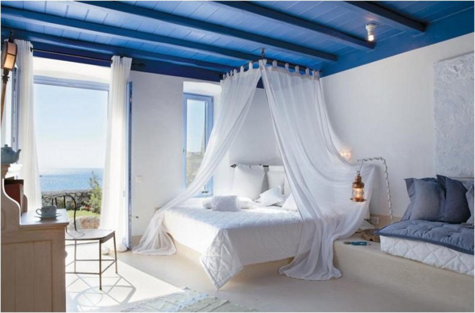 Спальня в греческом средиземноморском стиле
