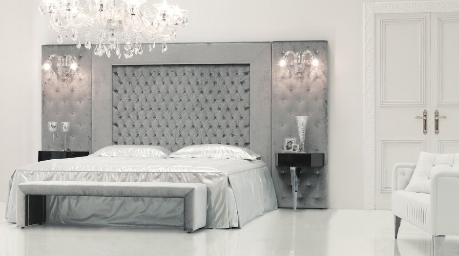 Белая спальня с зеркалами