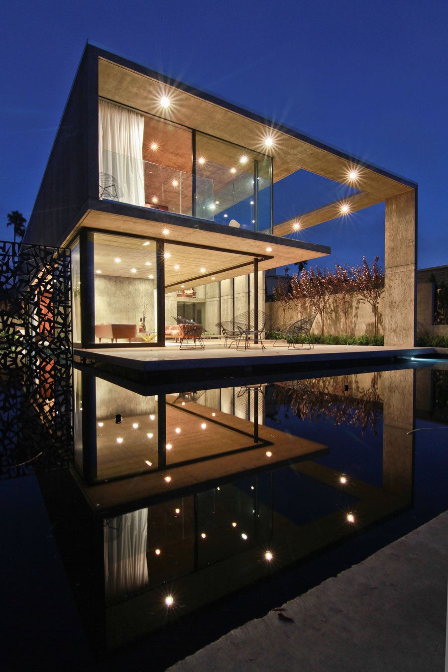 Современный стеклянный дом
