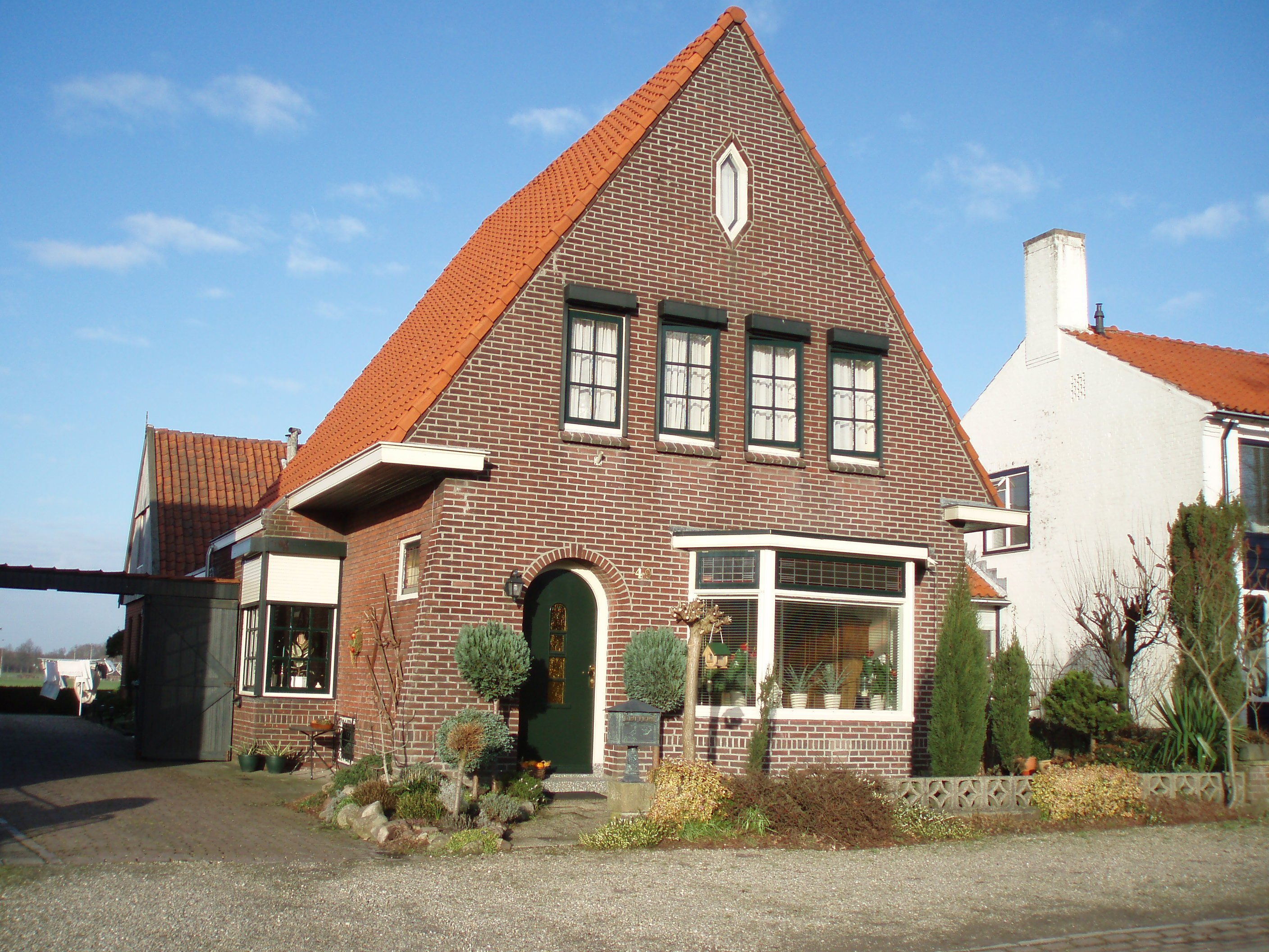 Голландский дом отзывы. Дом в голландском стиле. Коттедж в голландском стиле. Домик в голландском стиле. Кирпичный дом в голландском стиле.