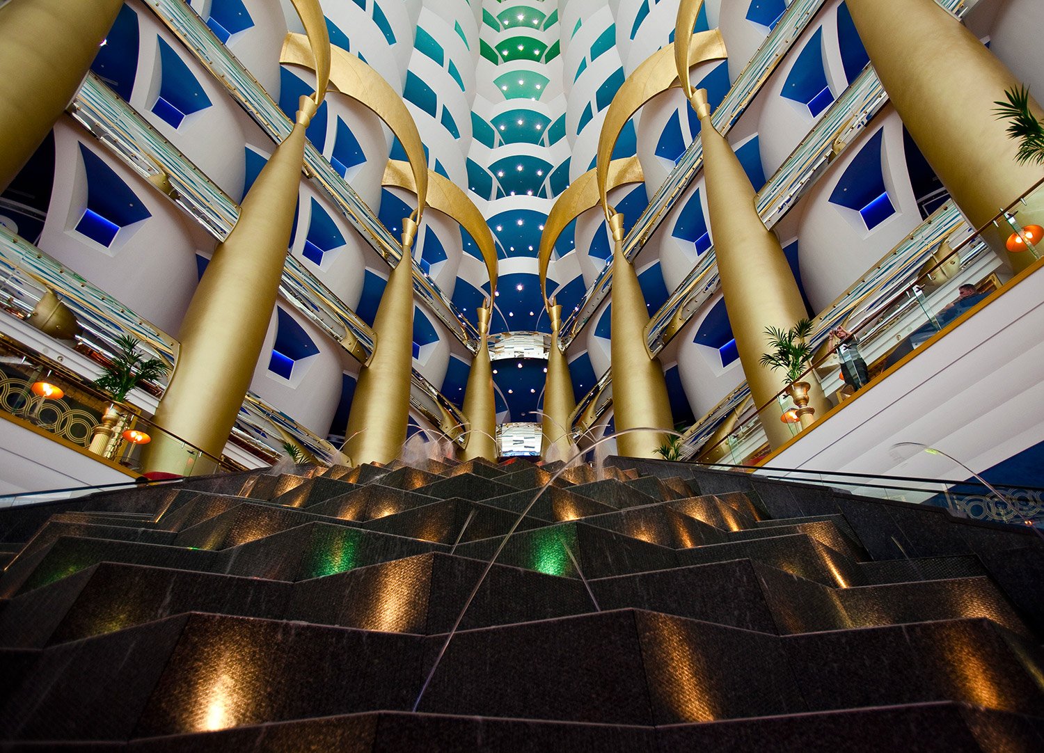 Отель в дубай халифа. Бурдж-Халифа Дубай изнутри. Холл Бурдж Халифа. Бурдж Аль Халифа интерьер. Бурдж Халифа внутри.
