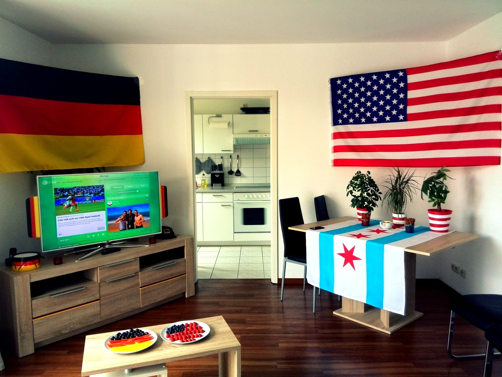 Как красиво повесить флаг на стену в кабинете фото
