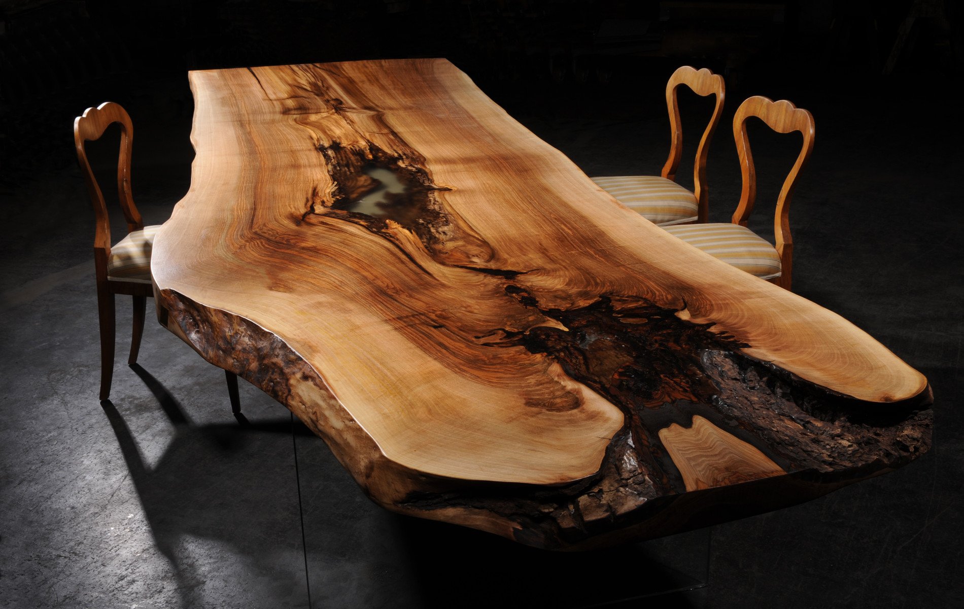 Эксклюзивная мебель из дерева