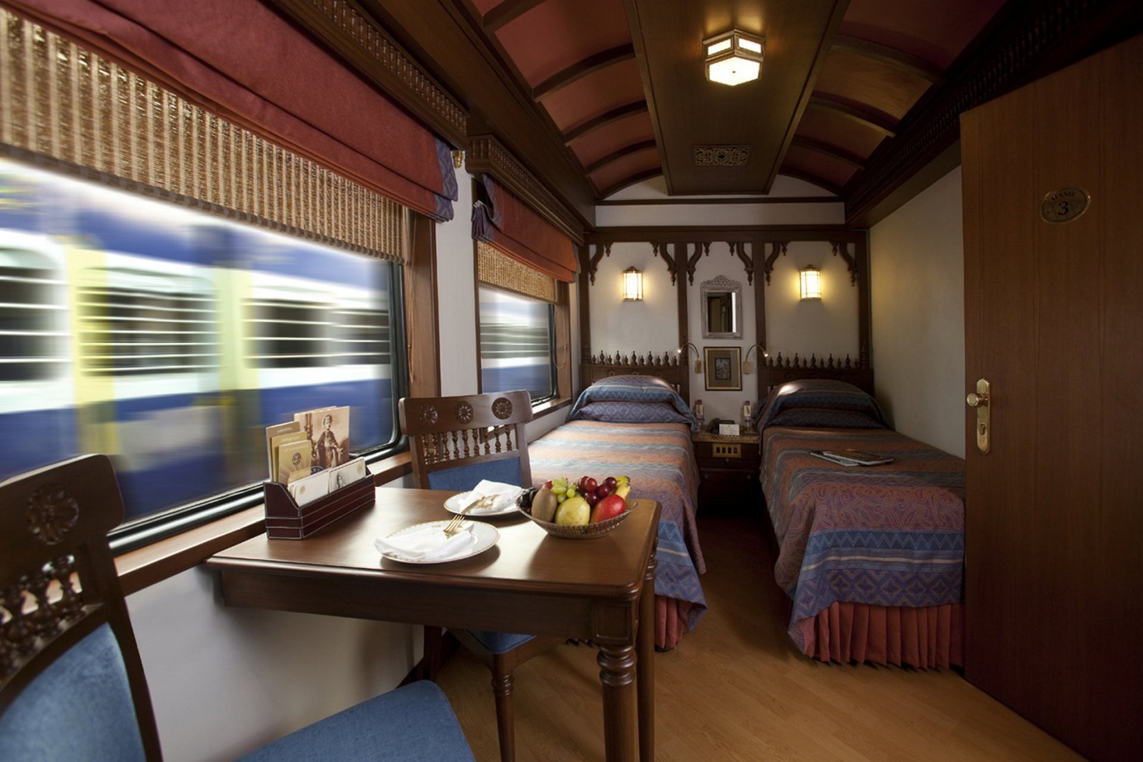 Пассажирские вагоны св. Поезд купе Люкс махараджей Индия. Поезд Махараджа экспресс индийский. Поезд Махараджи в Индии. Экспресс махараджей самый роскошный поезд.
