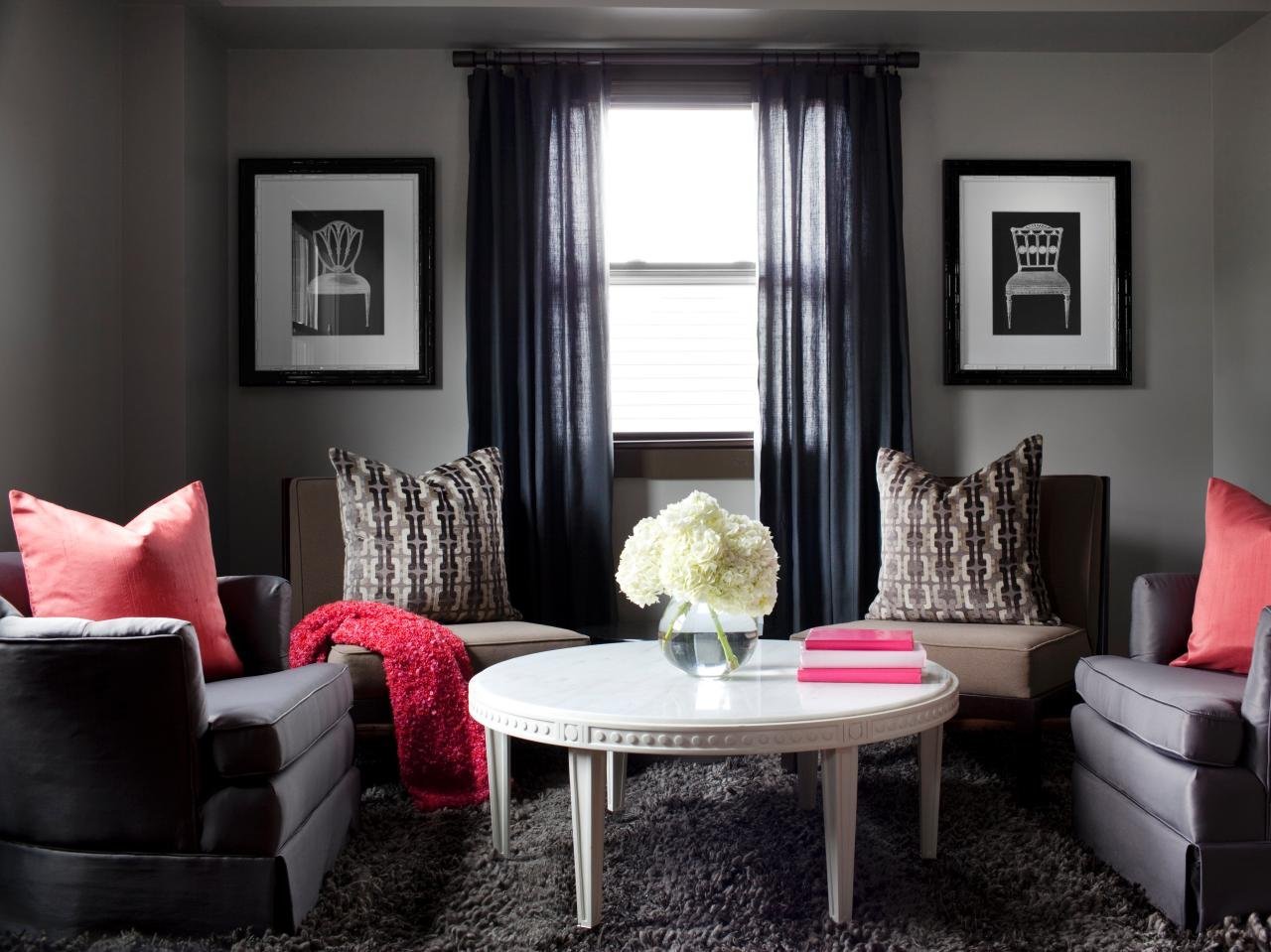 Сочетание цветов в интерьере гостиной серый. Серый цвет в интерьере. Серый и розовый в интерьере. Цветовая палитра для интерьера гостиной. Сочетание с серым цветом в интерьере.