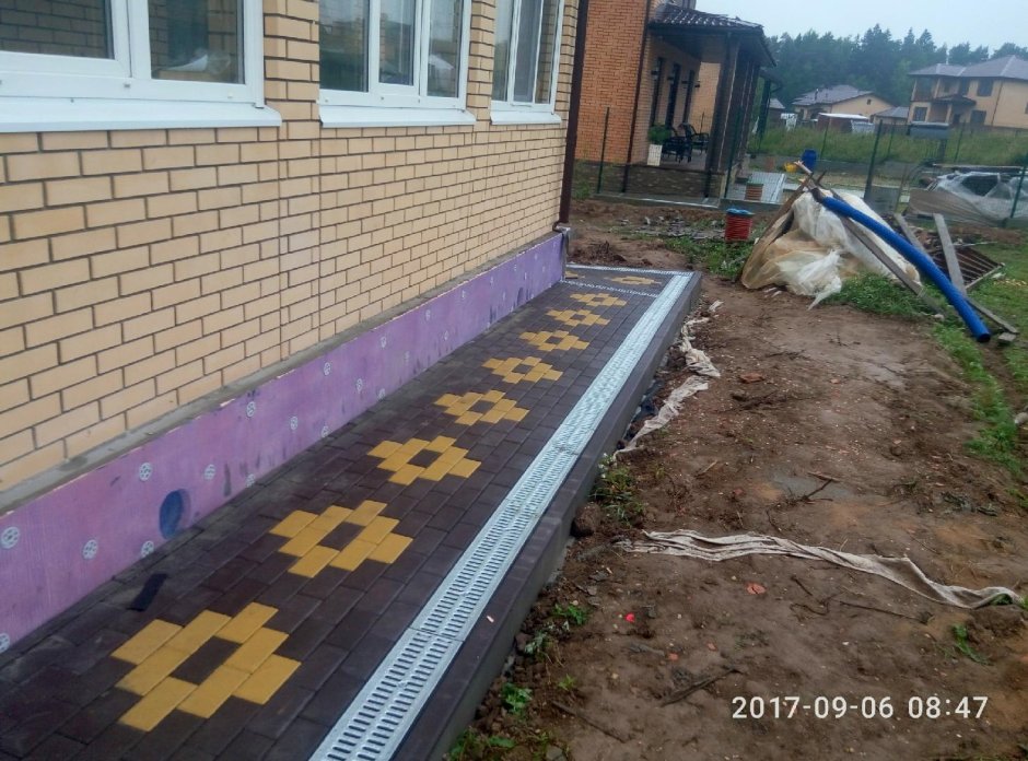 Кирпичная отмостка