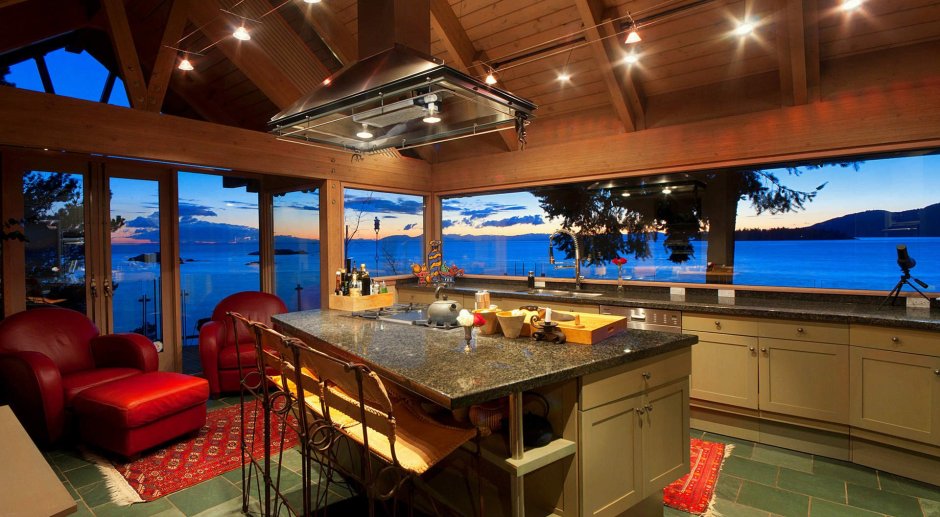 Кухня с видом на море