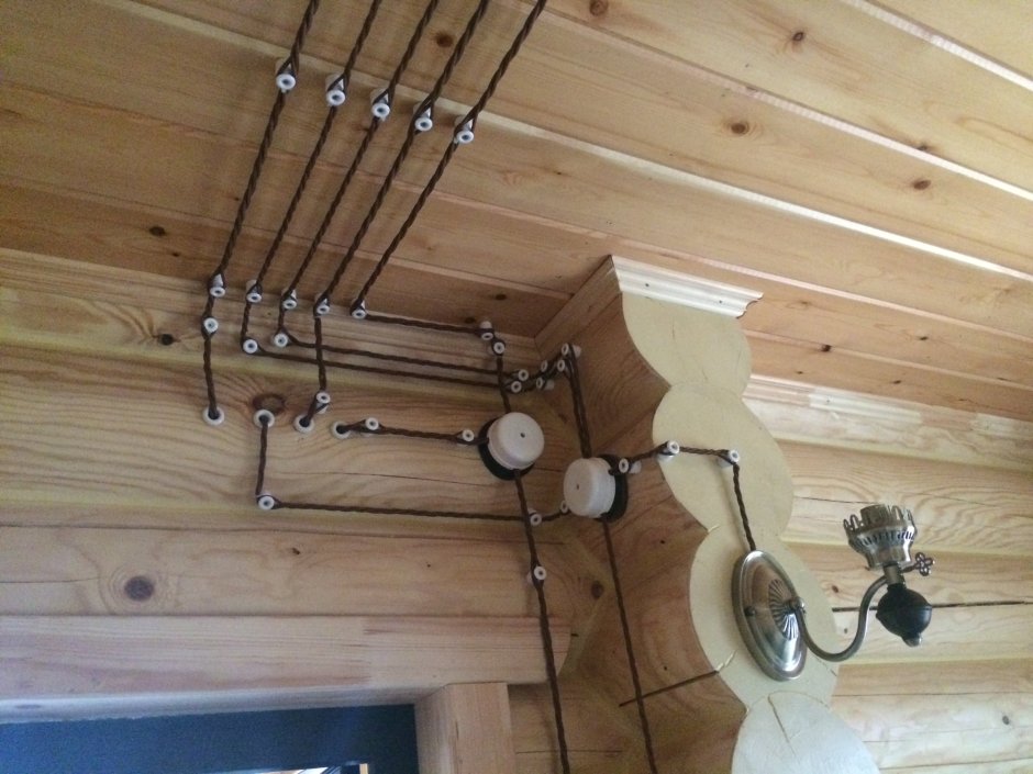 Разводка электрики в деревянном доме