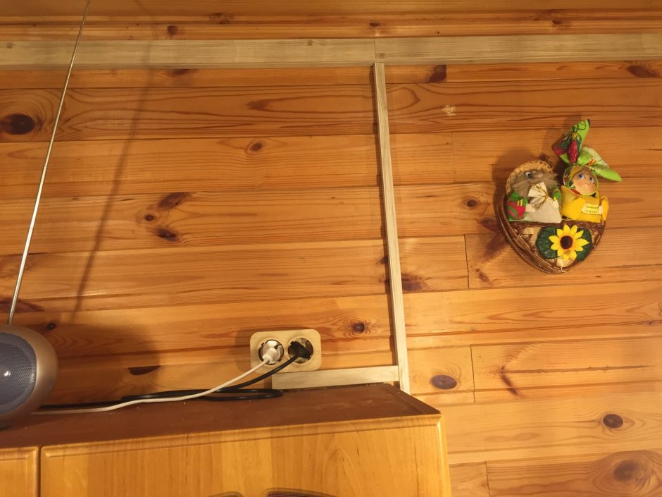 Дизайнерская электрическая проводка в деревянном доме