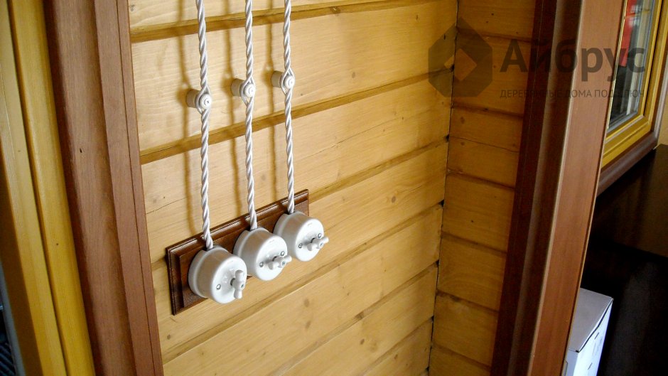 Электропроводка в стиле ретро в деревянном доме