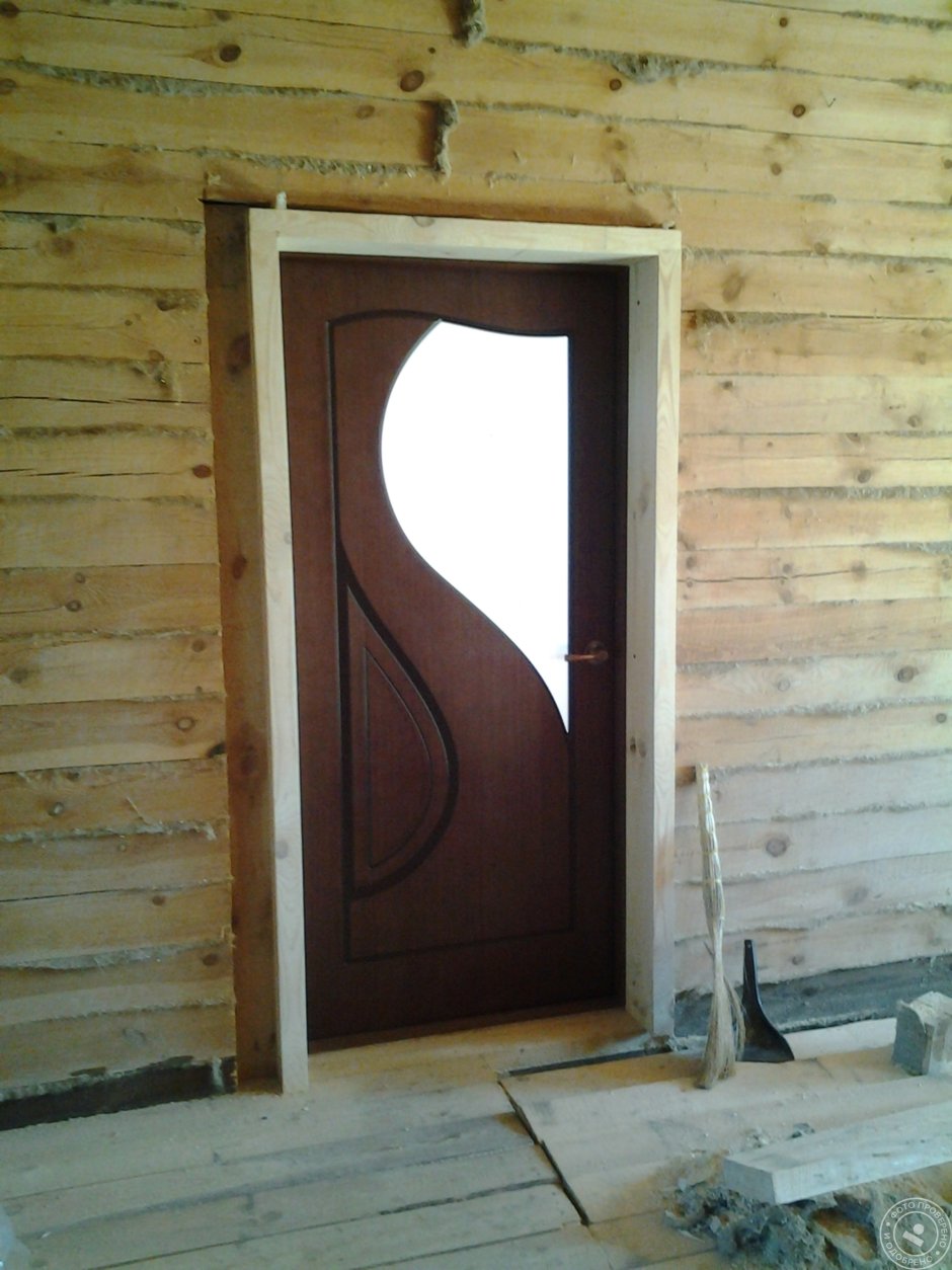 Окосячка входной двери в деревянном доме