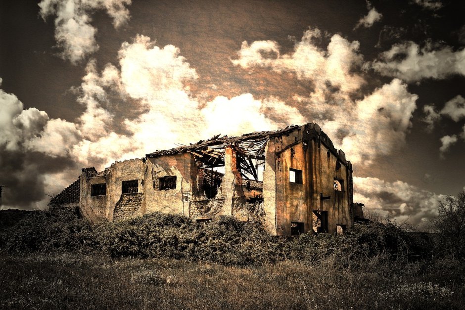 Развалины домика