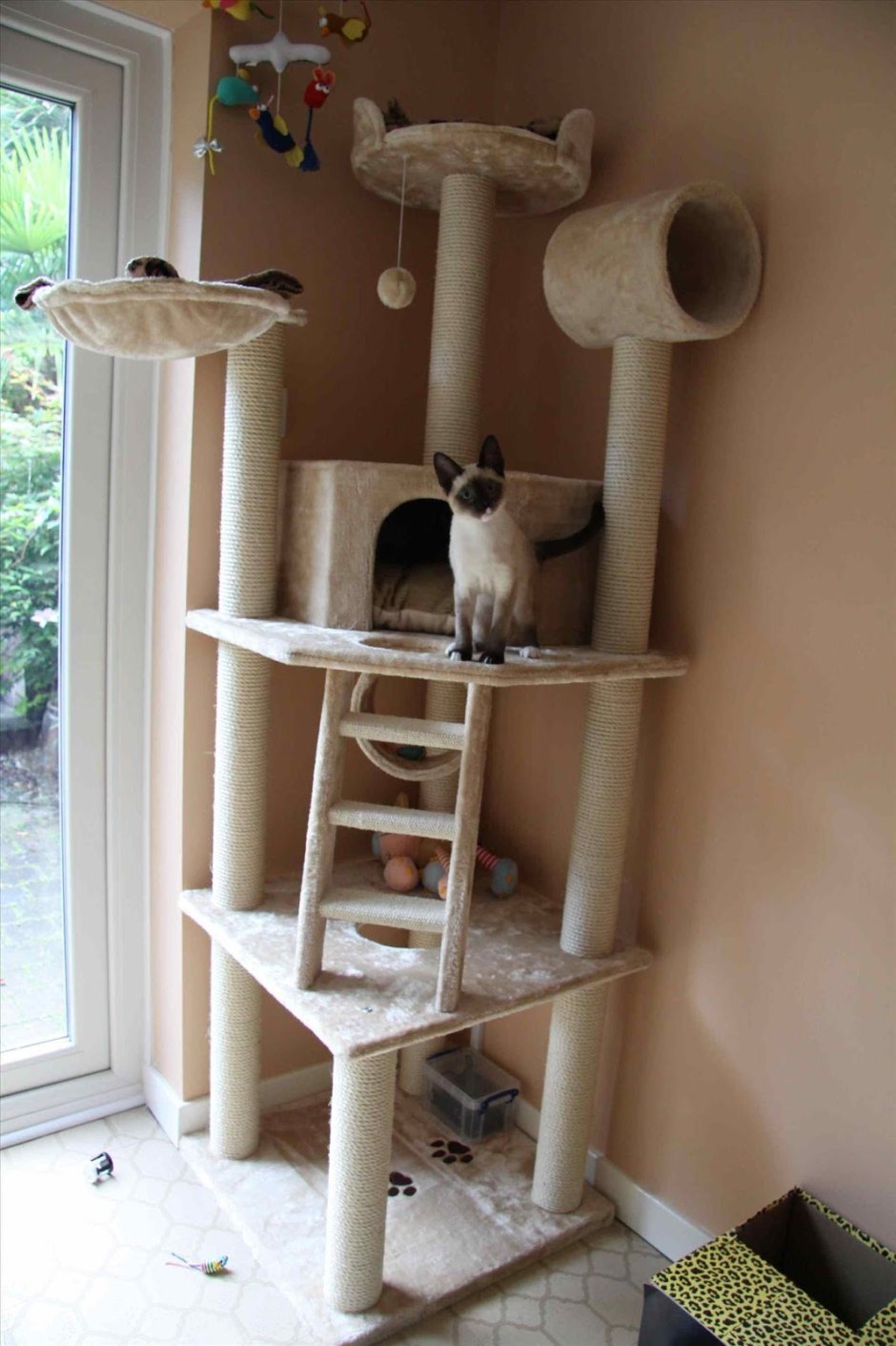 Двухэтажный домик для кошек