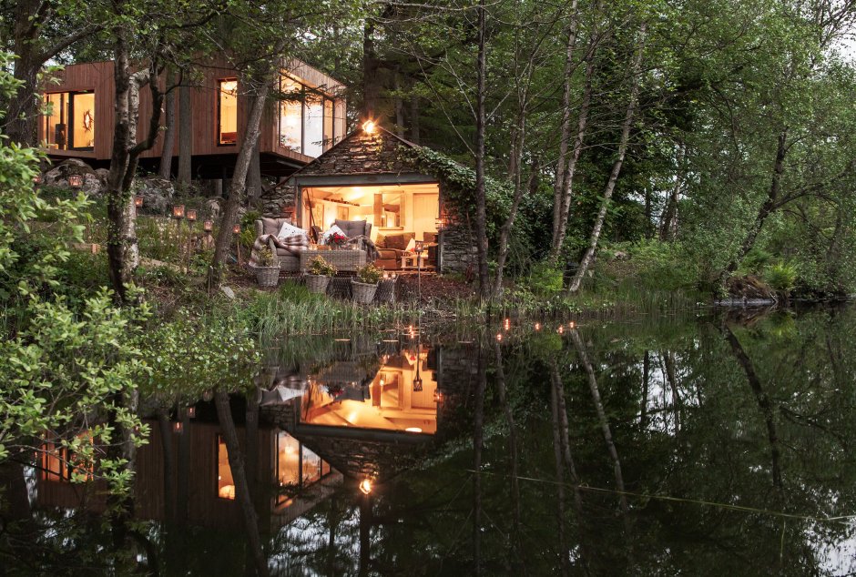 Дом в лесу у озера
