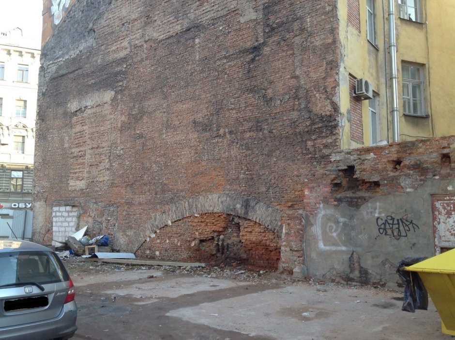Откопанные здания в Петербурге
