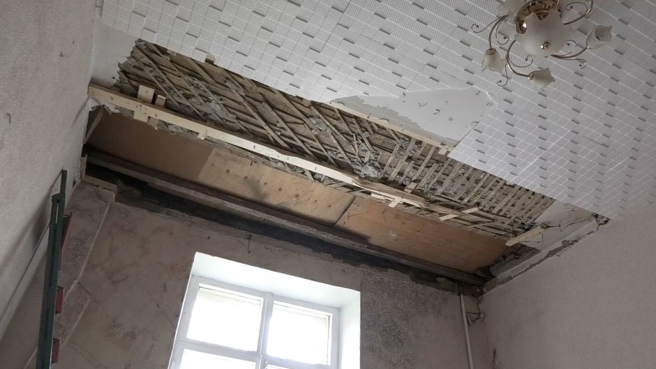 Потолки в сталинке с деревянными перекрытиями