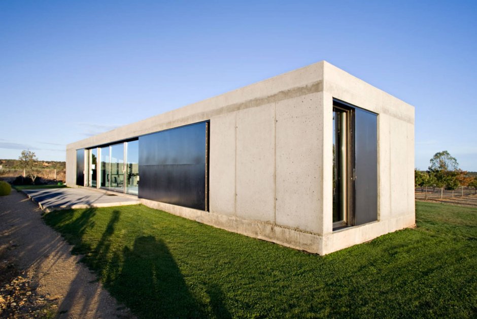 Одноэтажный дом из бетона