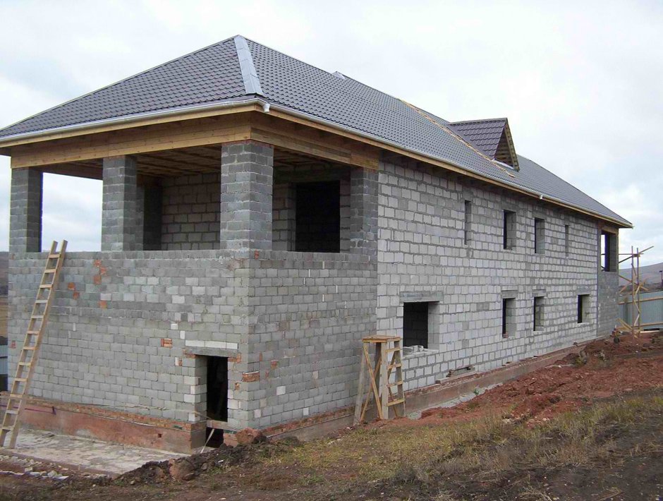 Дачный домик из бетонных блоков