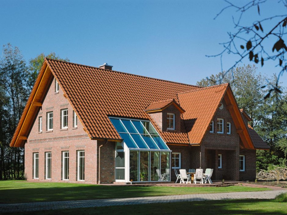 Фасады домов с двухскатной крышей