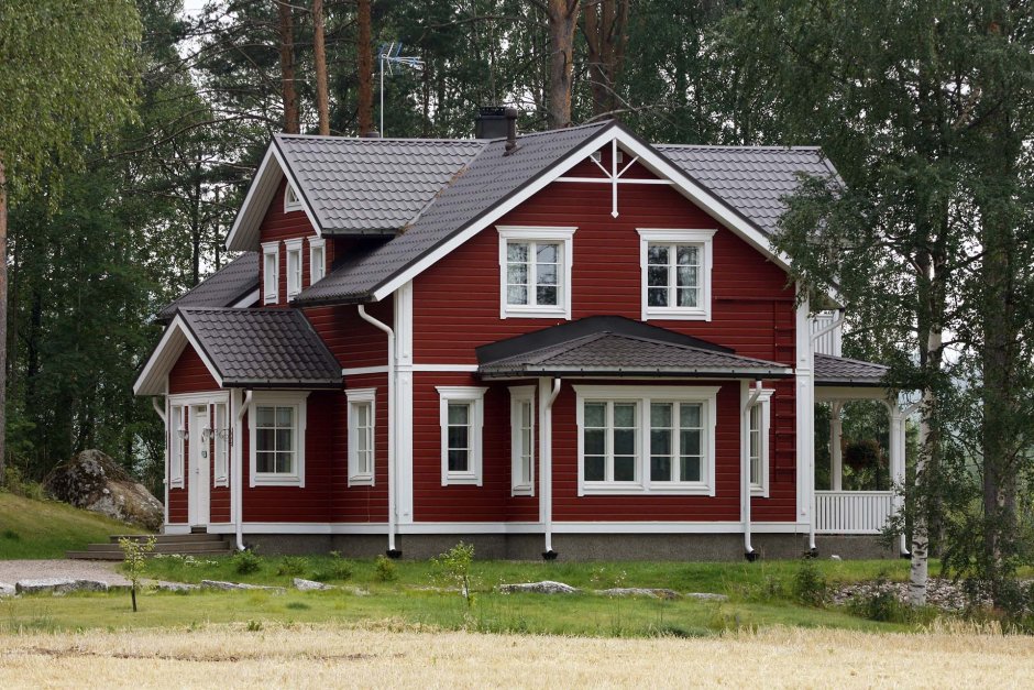 Одноэтажный дом с красной крышей
