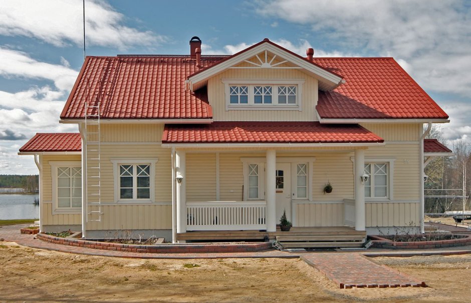 Дом с красной крышей