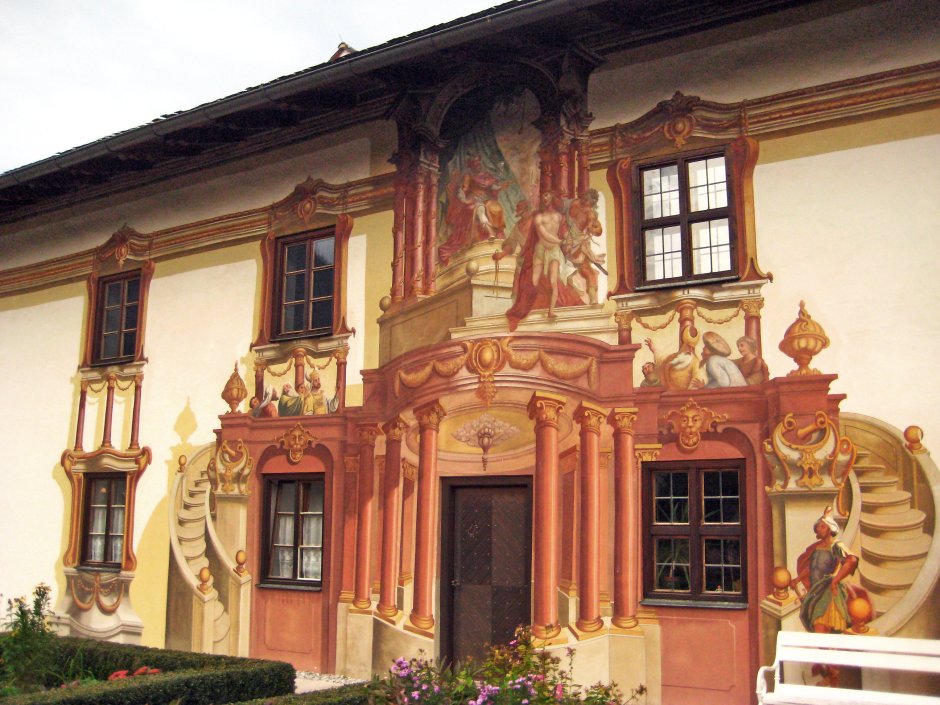 Альпийская деревня в Германии расписные дома