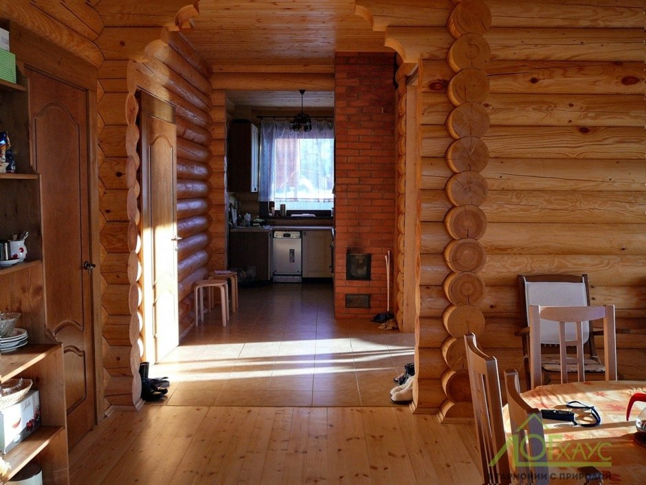 Деревянный дом внутри