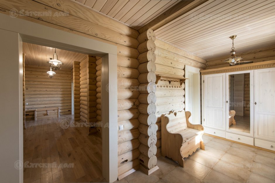 Интерьер в деревянном доме в светлых тонах