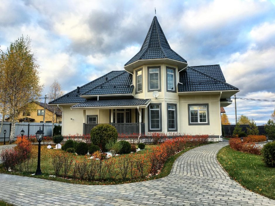 Белый дом в скандинавском стиле фасад