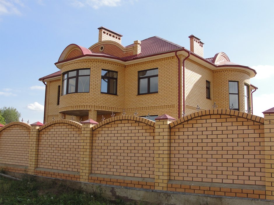 Фасады домов из облицовочного кирпича слоновая кость