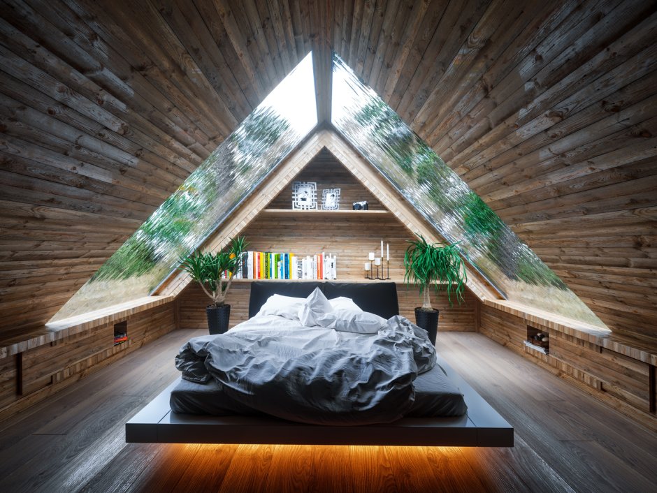 Спальня с треугольной крышей на чердаке