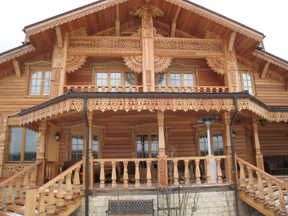 Резные деревянные балконы
