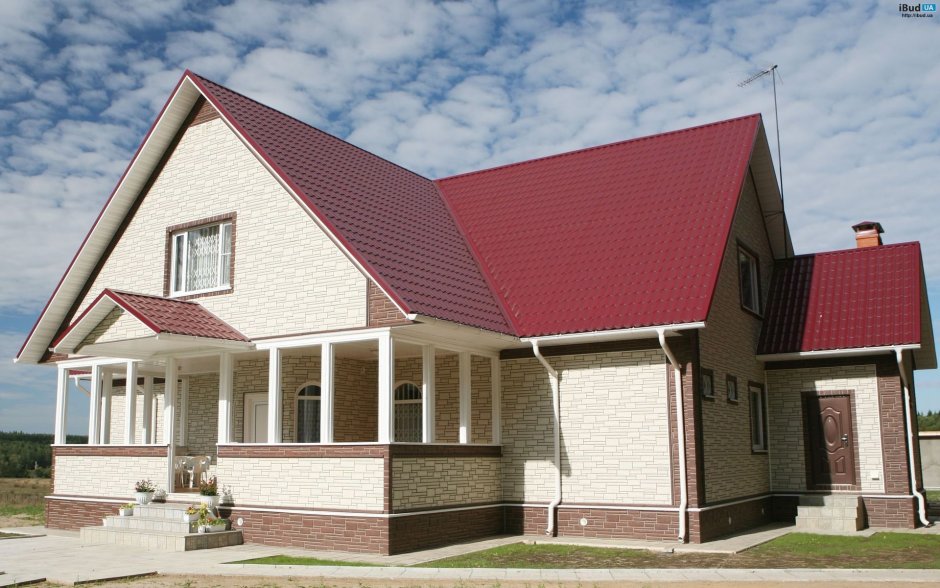 Дом с бордовой крышей (45 фото)