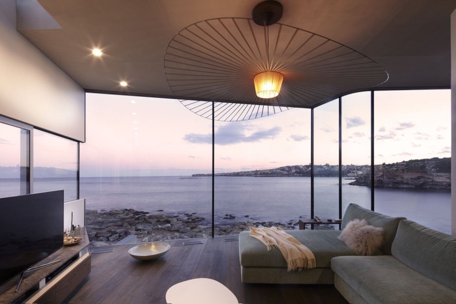 Вилла с панорамными окнами с видом на океан