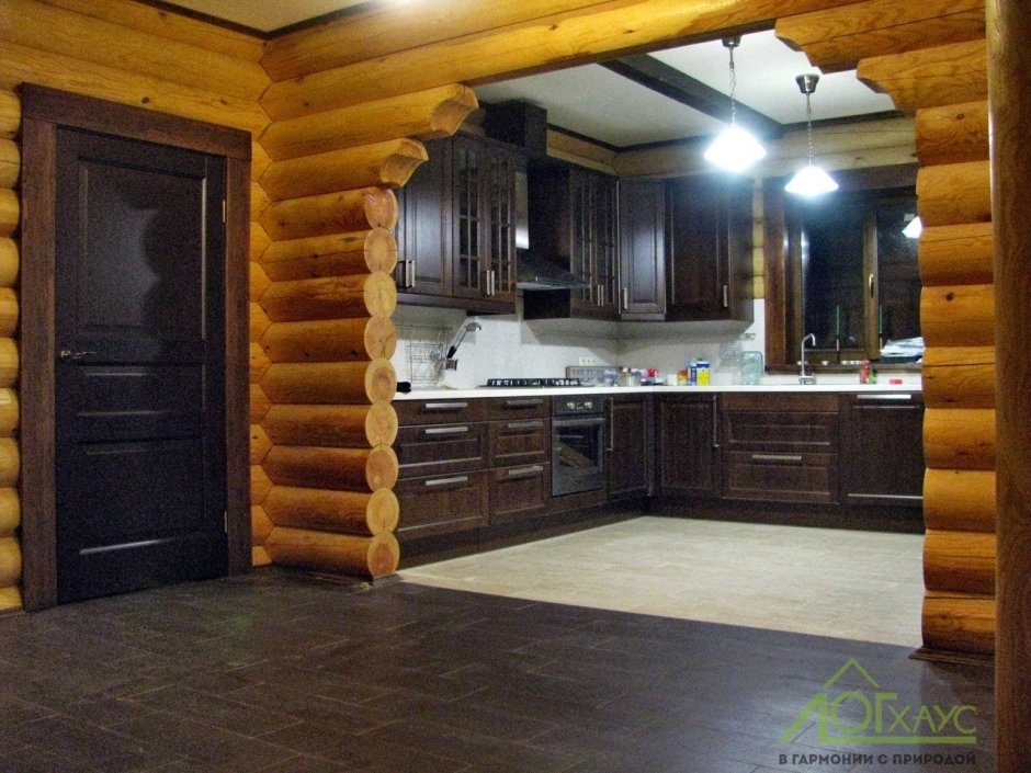Кухни в деревянном доме из бревна